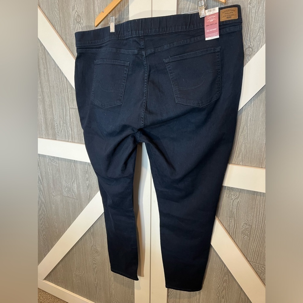 B10.18. Signature by Levi Strauss & Co. Gold Label Totally Shaping Pull-on Jeans - Picture 4 of 5